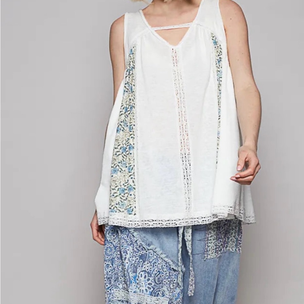 POL V Neck Sleeveless Tank Top with Lace Detail NEW - Picture 5 of 7